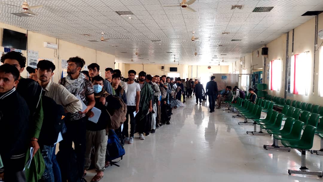 Over 2,000 Afghan migrants return home from Iran