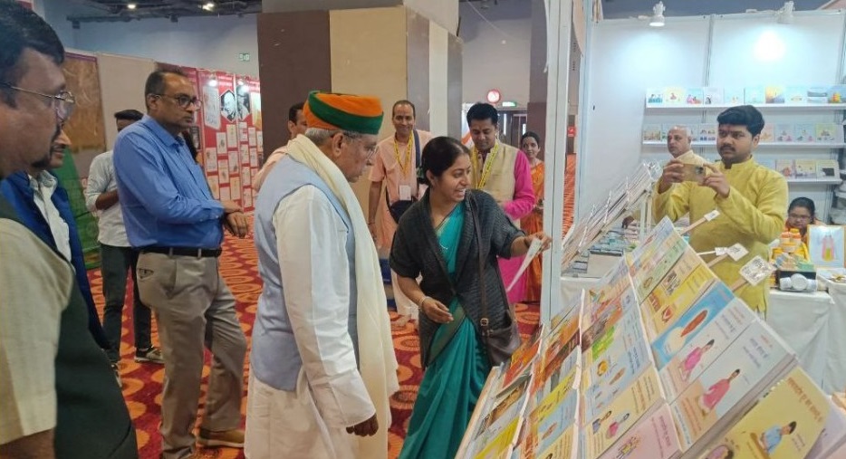 दिल्ली के विश्व पुस्तक मेले में सनातन संस्था की ग्रन्थ प्रदर्शनी को समाज का उत्स्फूर्त प्रतिसाद
