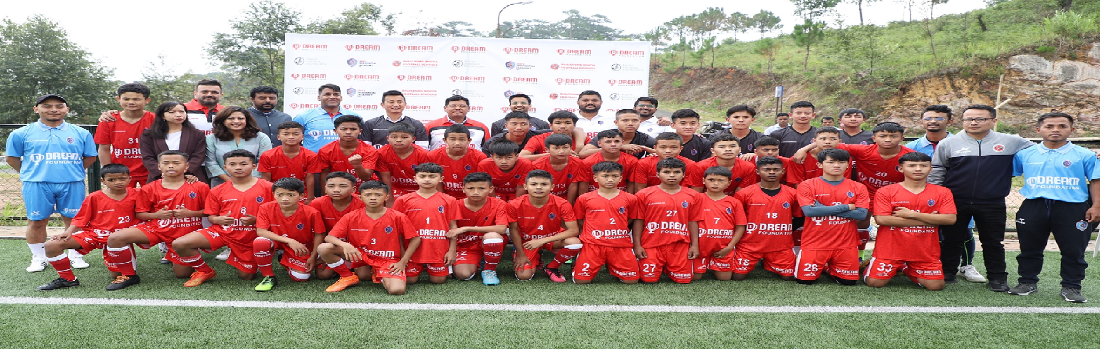 उभरते फुटबॉल खिलाड़ियों को बढ़ावा देने के लिए ड्रीम फाउंडेशन का बाइचुंग भूटिया फुटबॉल स्कूल के साथ करार