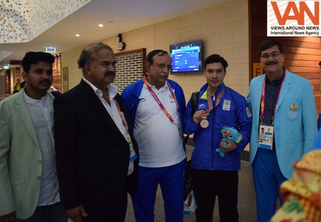 GC2018 - Deepak Lather with Indian Officials at Ca
