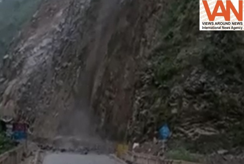 Srinagar-Jammu Highway closed again due to landsli