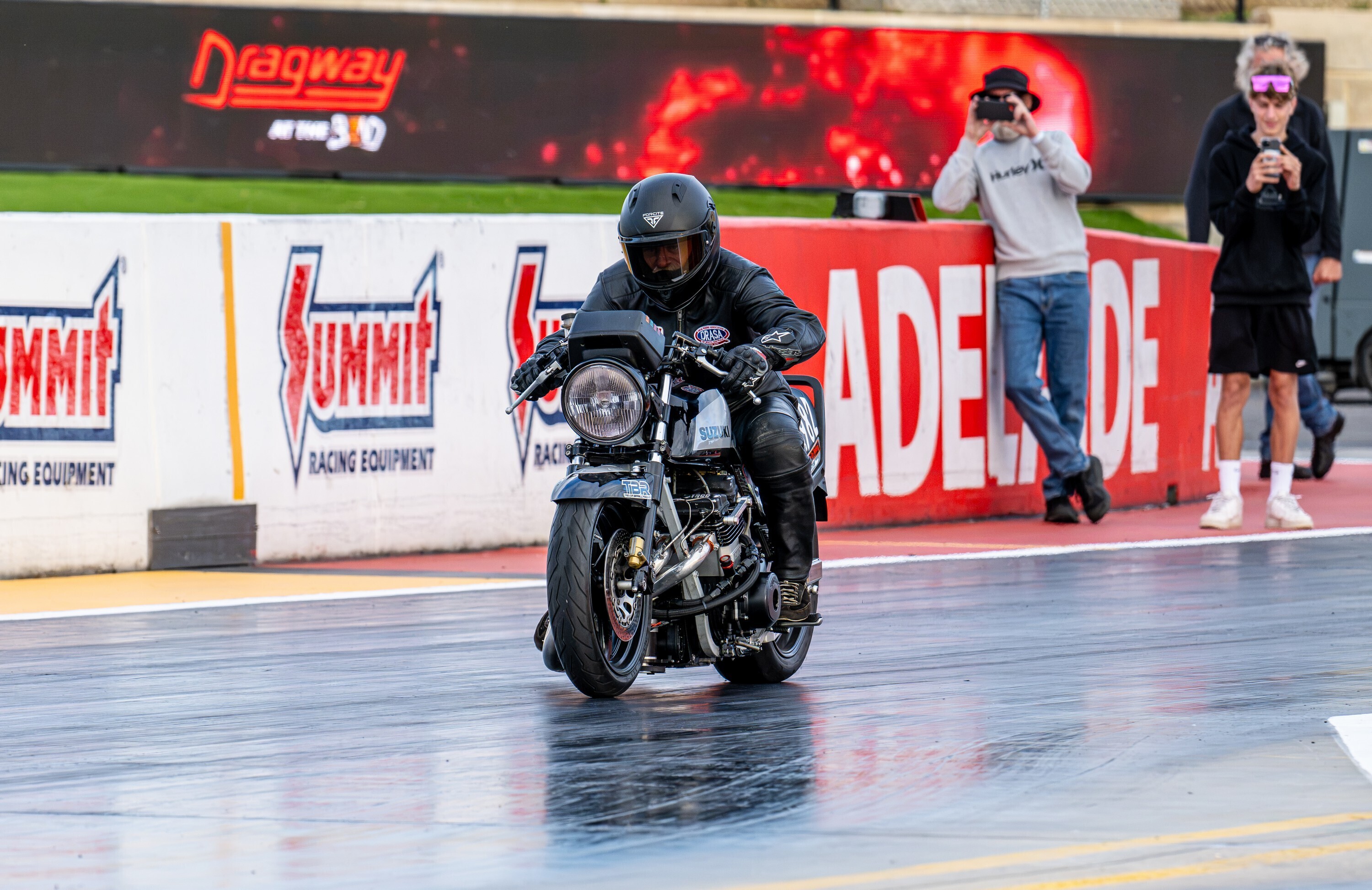 Two-wheeled Titans do battle at the bend