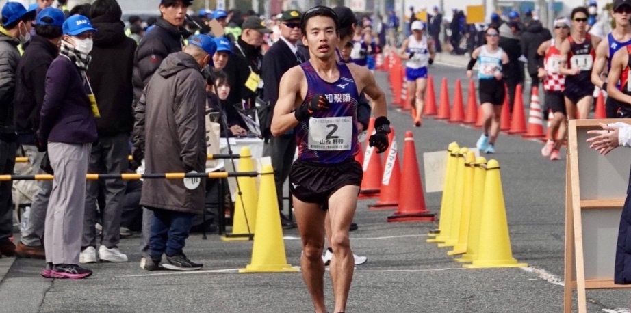 Yamanishi sets world half marathon race walk record in Kobe