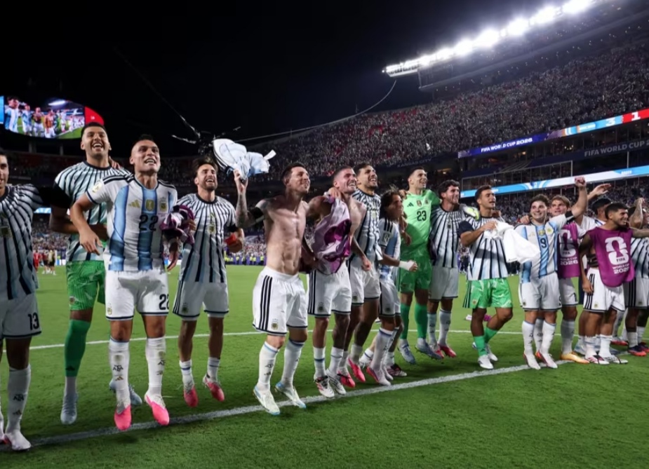Argentina downed 10-man Switzerland in extra time, a Julian Alvarez golazo headlining a hard-fought victory