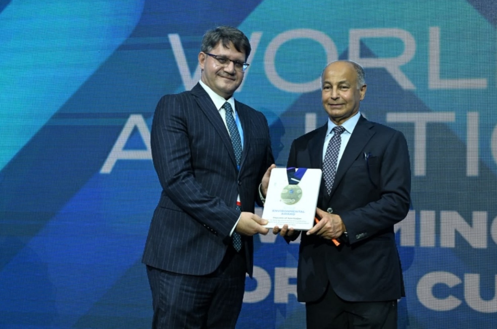 World Aquatics Foundation Environmental Award presented to Republic of Azerbaijan at Swimming World Cup