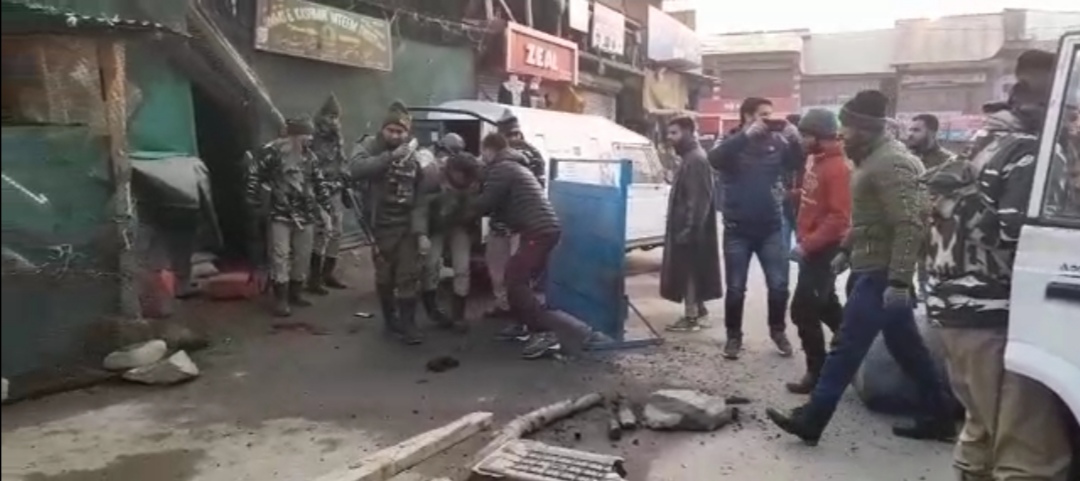 4 CRPF men injured in Granade blast at T-Chowk Ganderbal, nearby areas cordoned off
