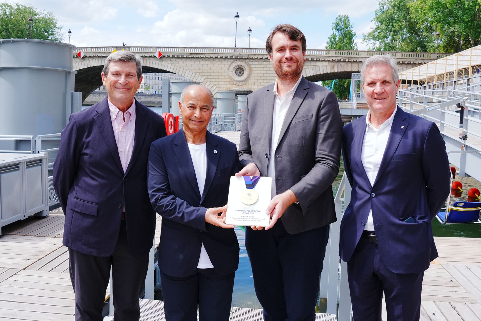 World Aquatics Foundation Presents Environmental Award to the City of Paris