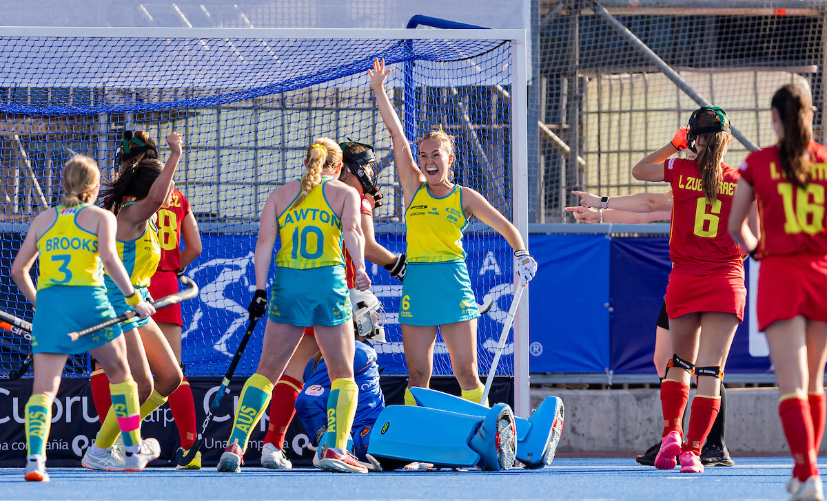 Australia secure progression as China impress with an 11-0 win