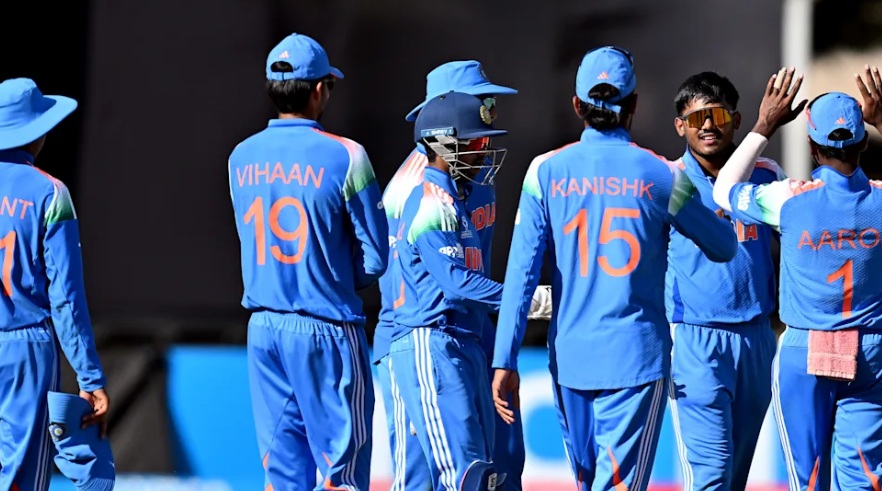 India secure semi-final spot with win over Pakistan