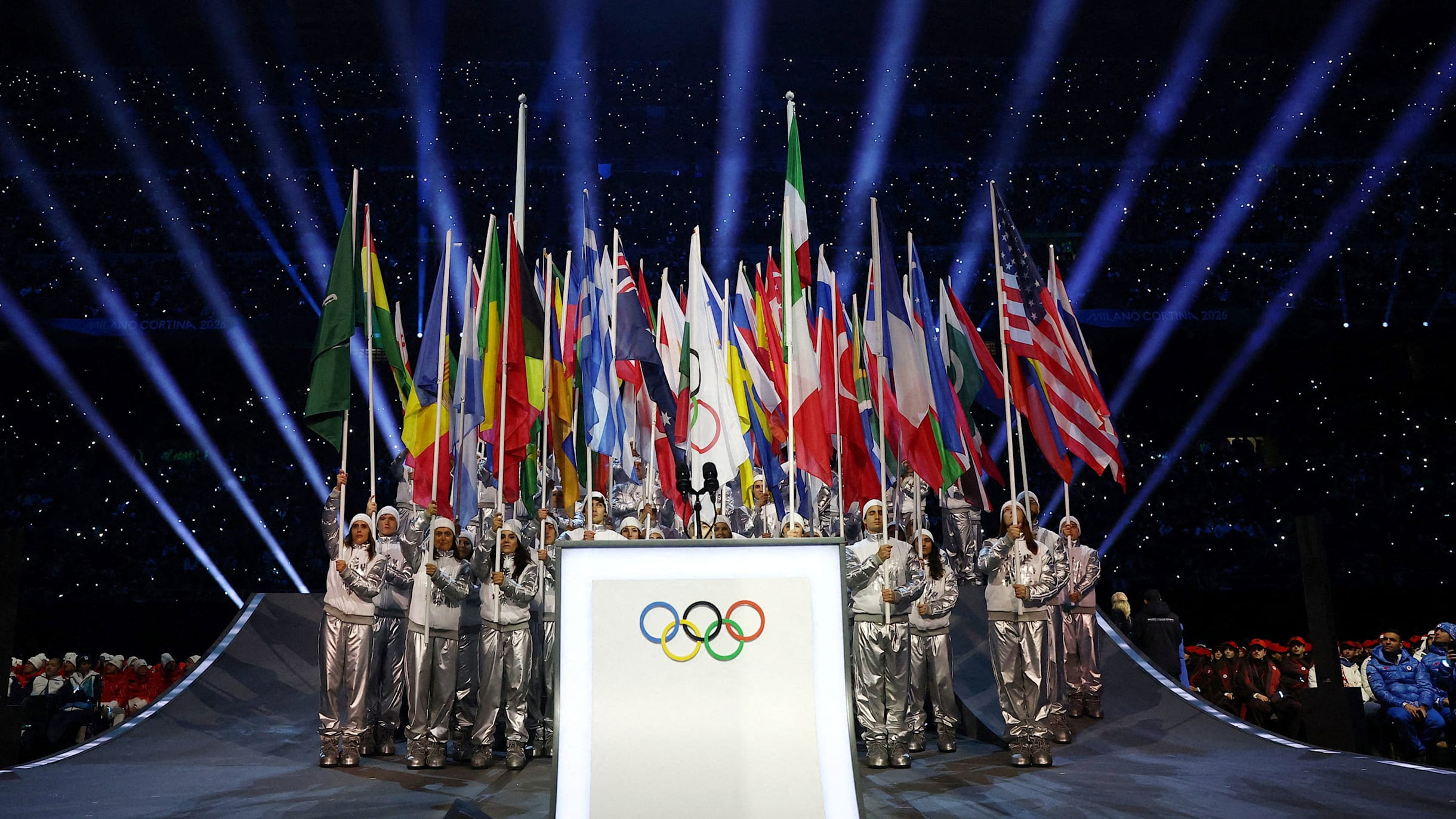 92 NOCs superstars participated in the Closing Ceremony of the XXV Olympic Winter Games