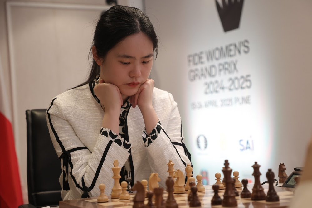 Fighting chess in WGP India – Zhu Jiner leads after three rounds